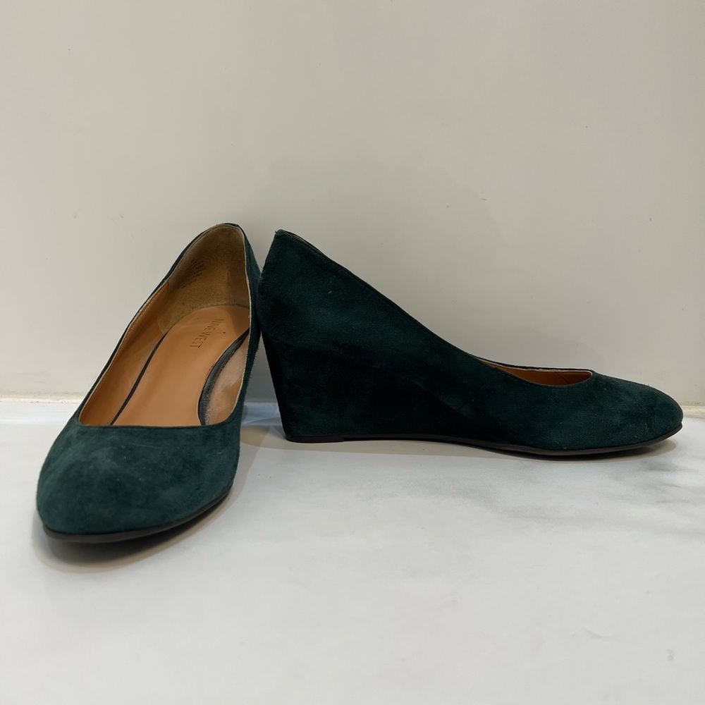 Nine West green suede wedge